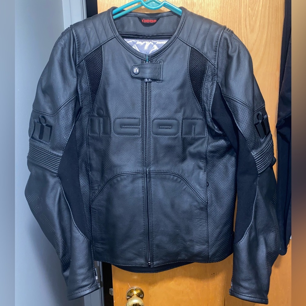 New condition, never worn icon overlord performance riding jacket.